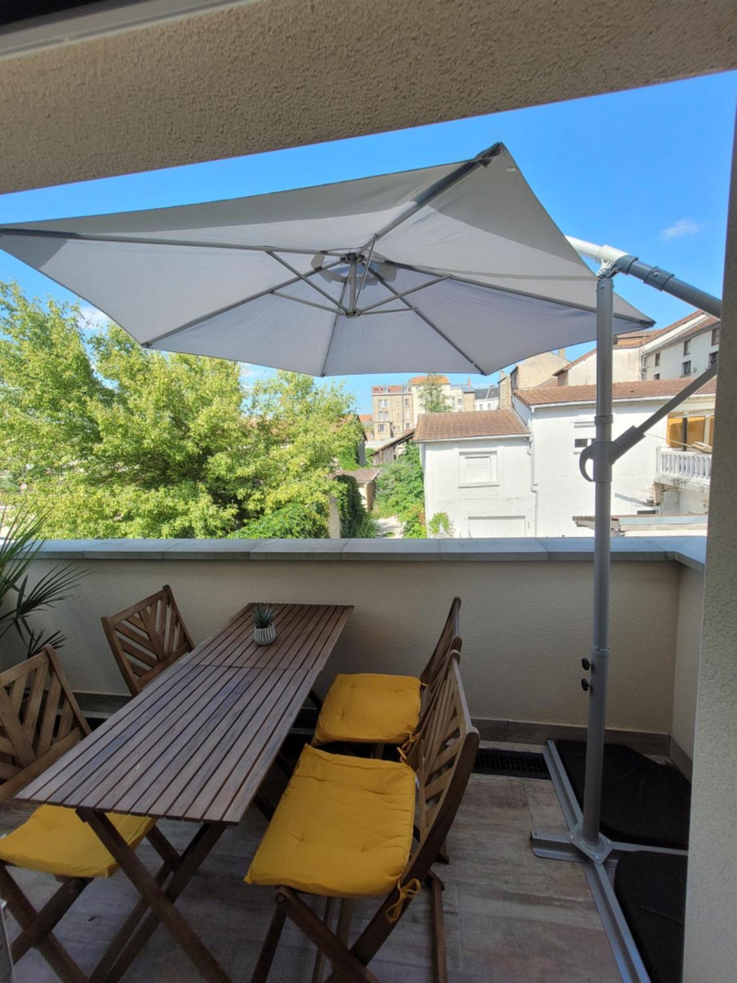 Soleil D'Ete - Netflix & Wifi - Balcon - Climatisation - Parking Gratuit - Check-In 24H24 - Emplacement Velos - Goodmarning ชาลงส์-อ็อง-ชองปาญ ภายนอก รูปภาพ